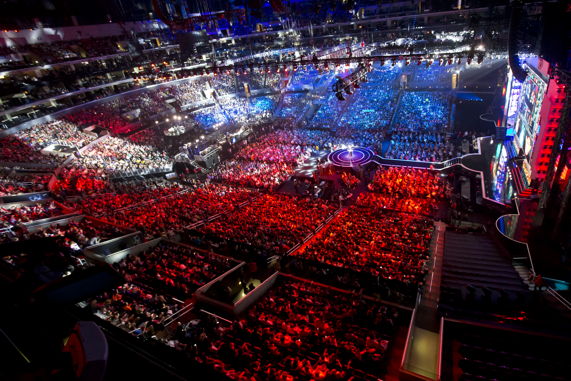 英雄联盟全球总决赛：LPL赛区与LCK赛区角逐召唤师奖杯，小组赛和淘汰赛制全解析